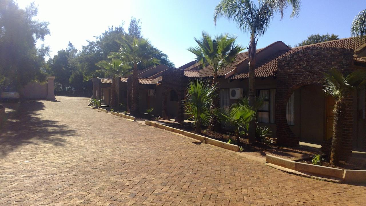 Woodridge Palms Boutique Hotel Swartruggens エクステリア 写真